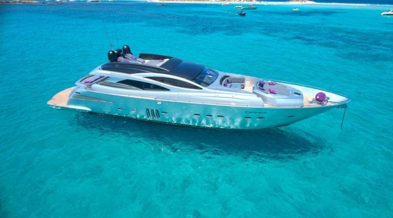 yacht-rental-ibiza-pershing-90-01