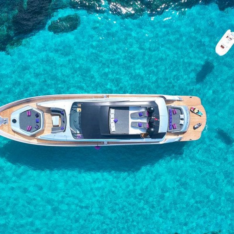 yacht-rental-ibiza-pershing-90-02